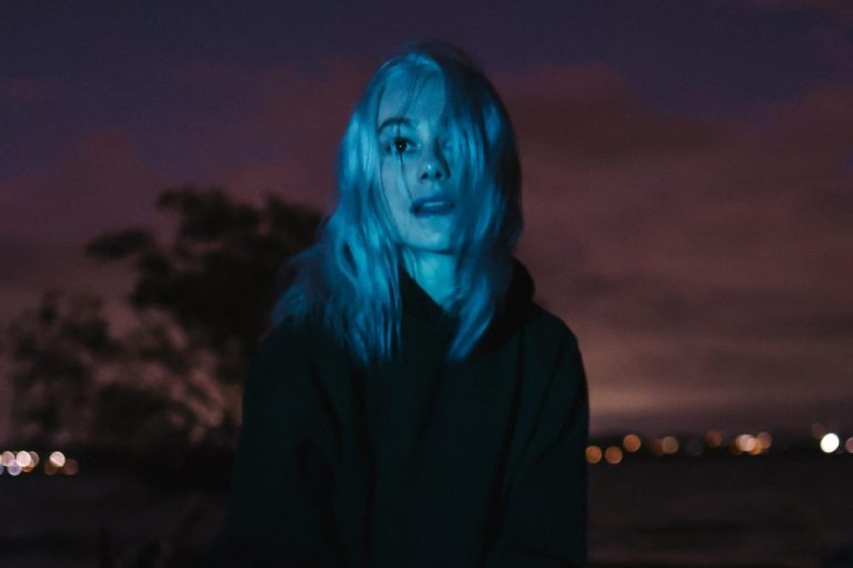 Phoebe Bridgers 新专辑《Lost Weekend》传出消息：独立音乐叙事再受关注
