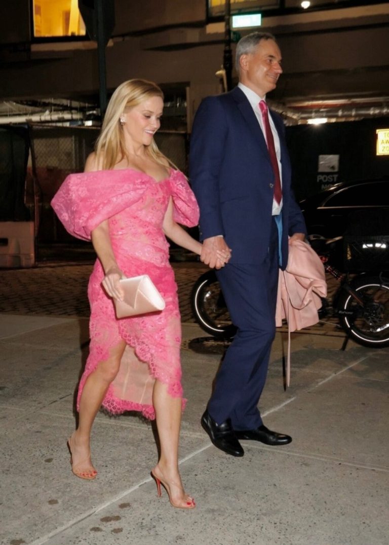 Reese Witherspoon 与 Oliver Haarmann 继续同行：明星恋情与红毯行程受关注
